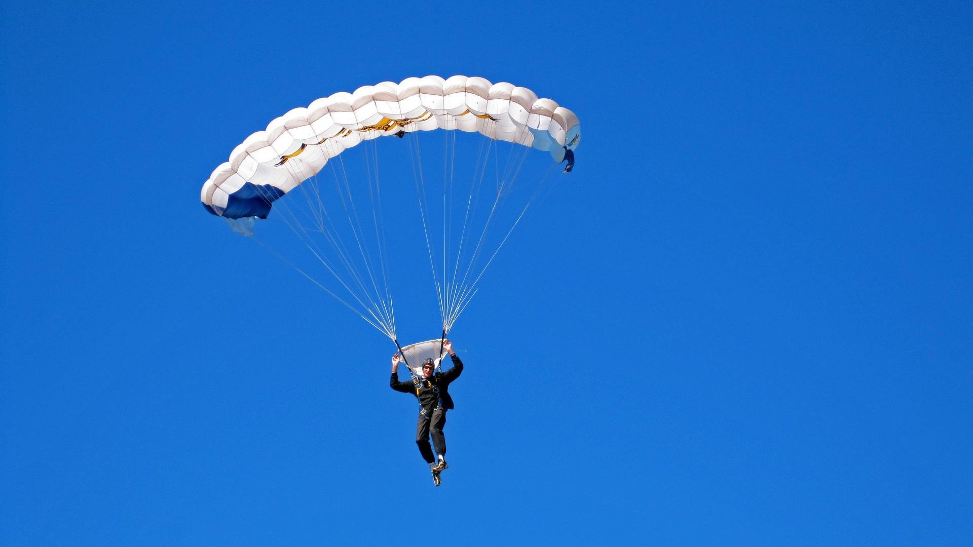 团队配合默契，比赛节奏控制得当，团队配合协作默契
