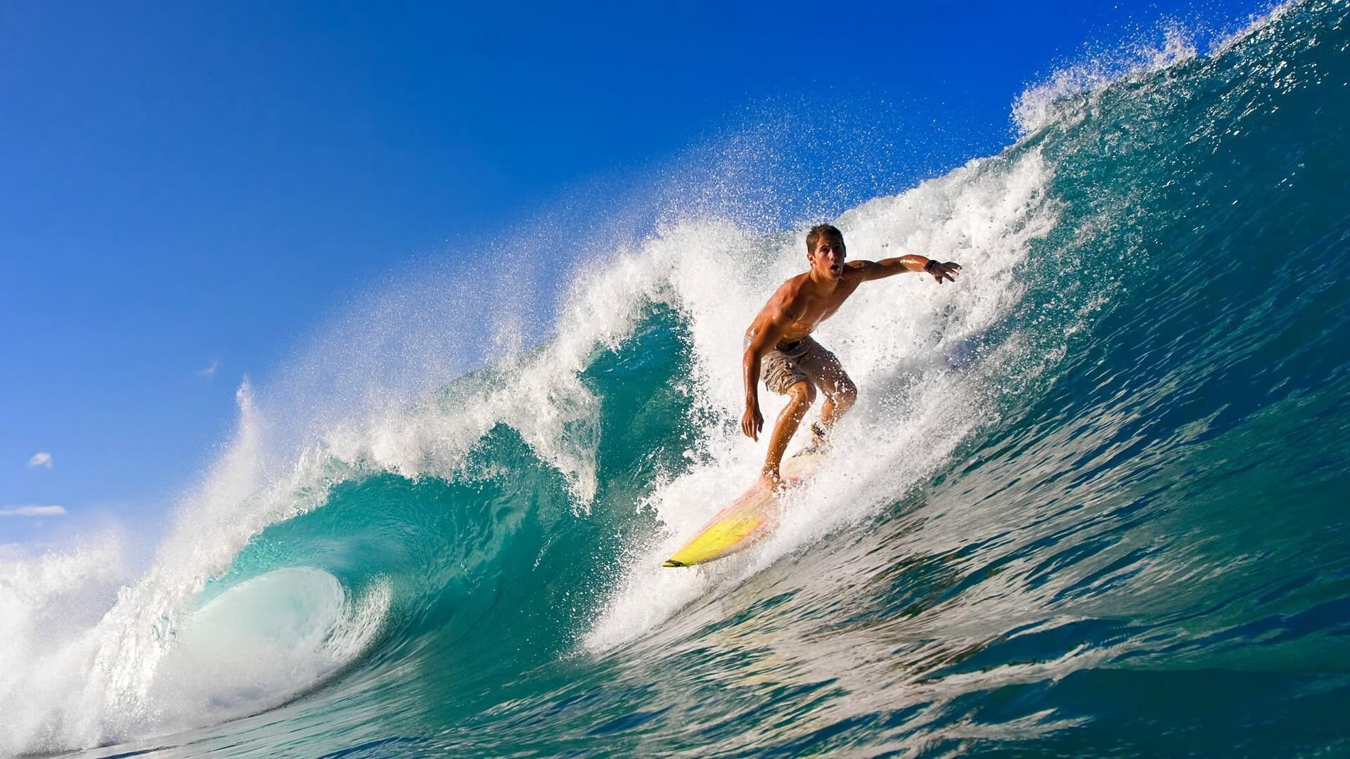 拼尽全力：球员奋力拼搏，孜孜不倦追求胜利，拼尽全力!