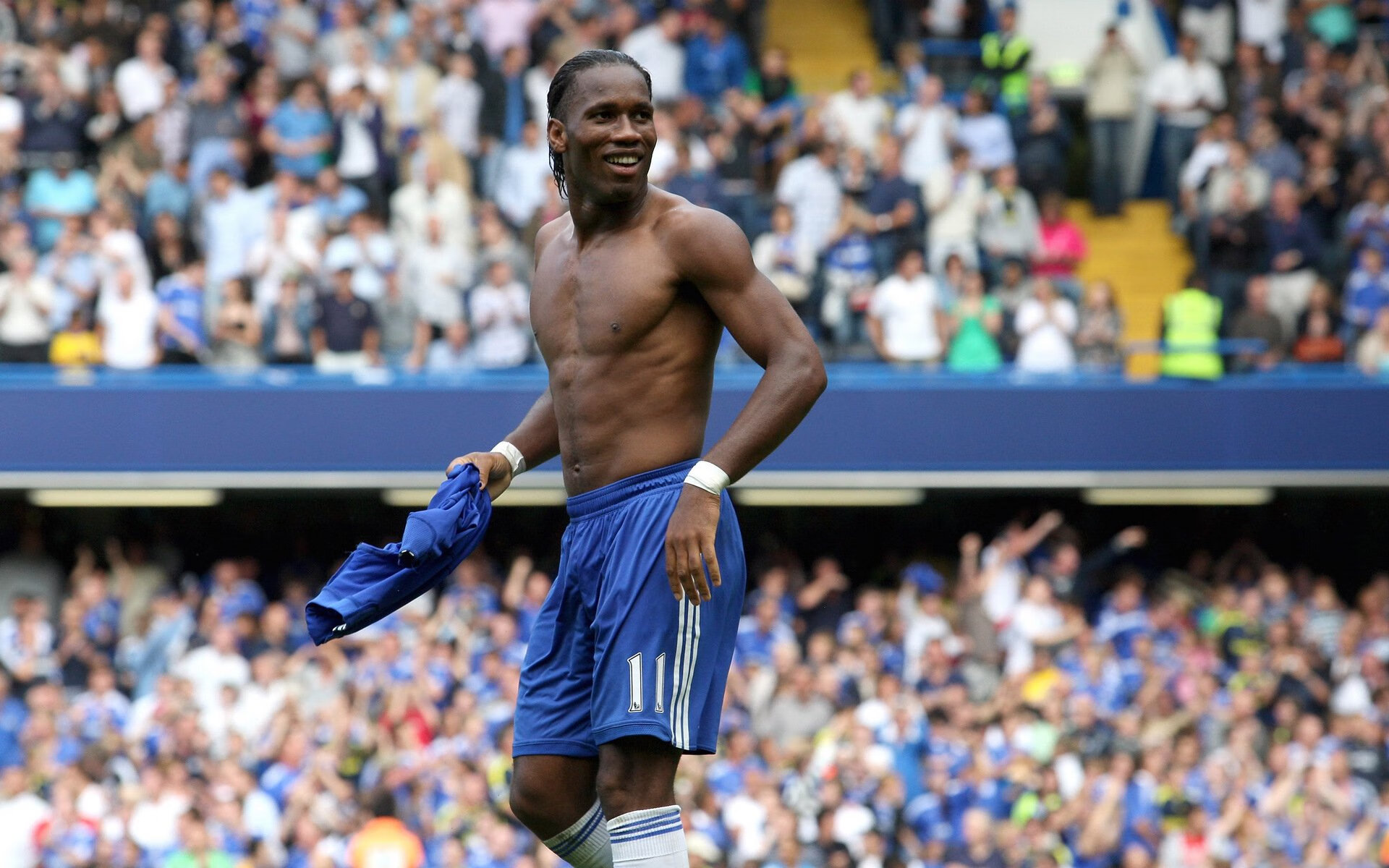 欧冠现场：球迷自制创意应援旗帜盘点，球赛应援牌