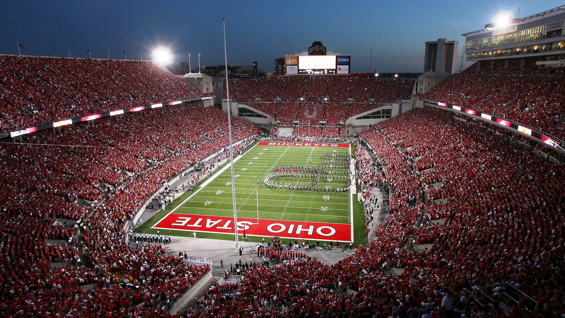 湖人官方设立“紫金球迷荣誉墙”，开放球迷参与评选，湖人紫金球衣是紫色还是金色