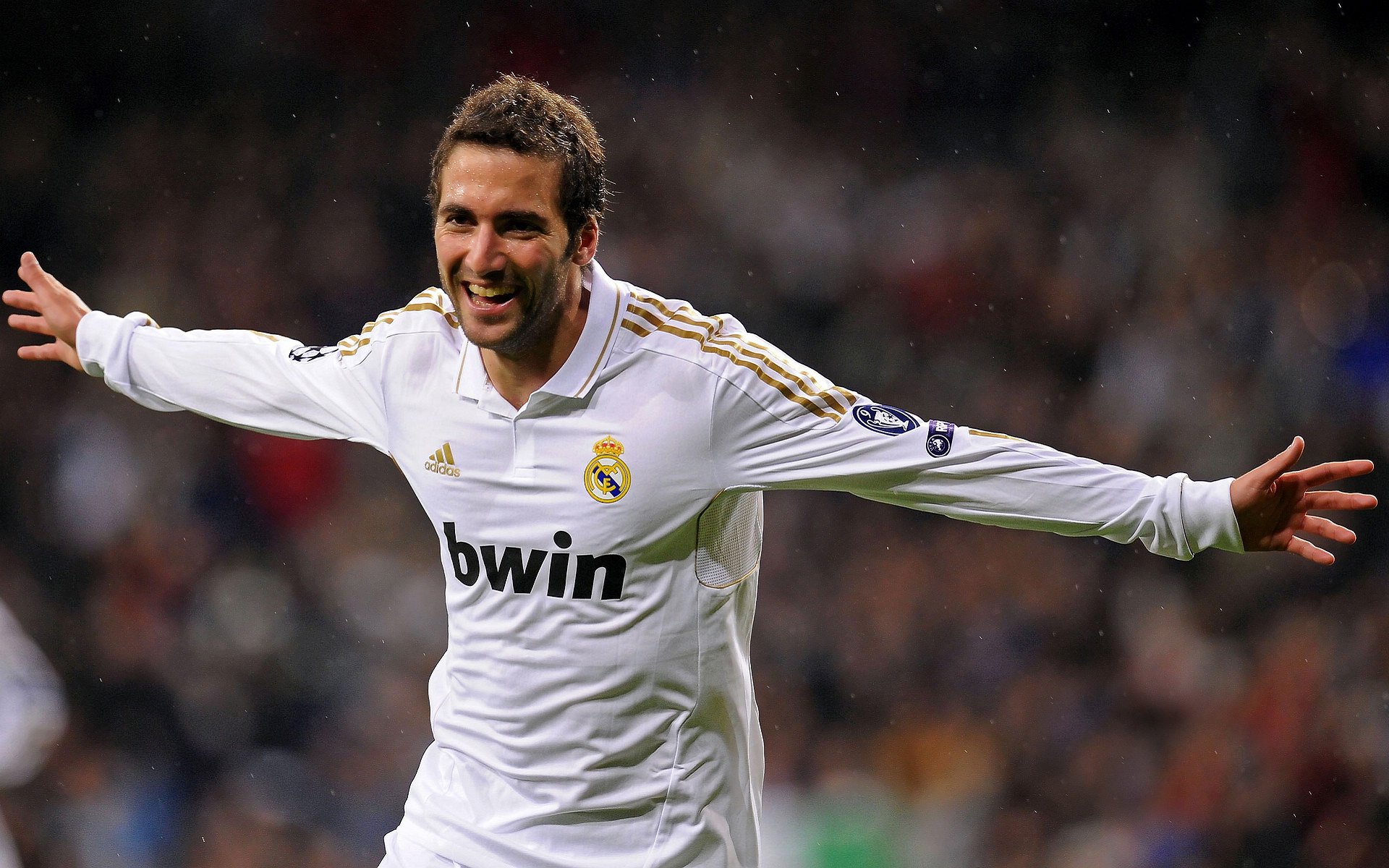 皇马门将神勇，多次扑救力保士气高昂，皇马队门将